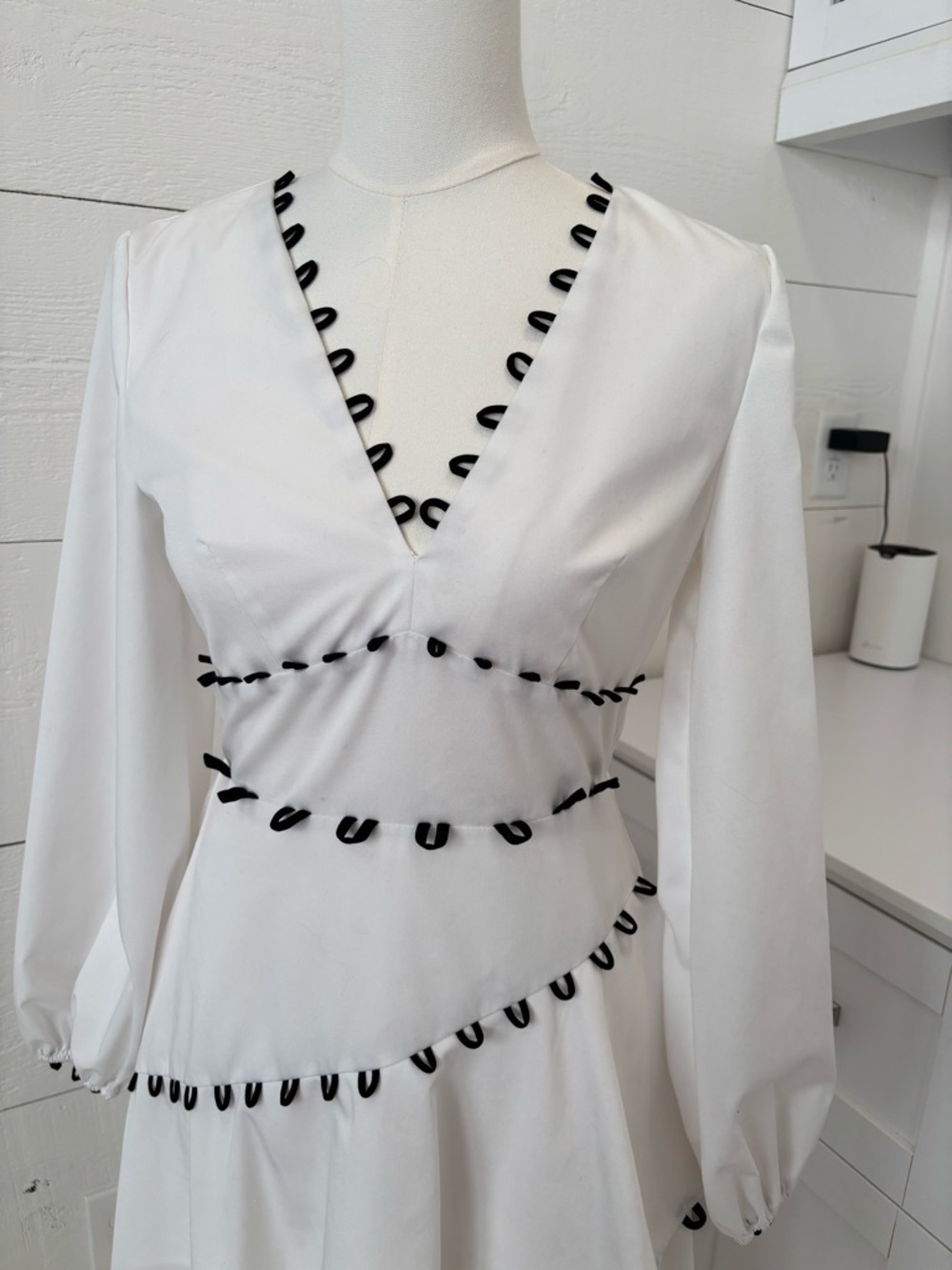 White Midi Dress Black Trim V Neck Long Sleeve Asymmetrical Hem Chicways Size S - Picture 3 of 4